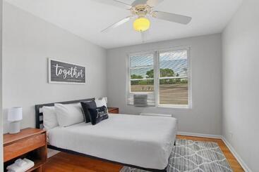 Жильё для туристов 3br Homey Living Room Apt In Bell Ave