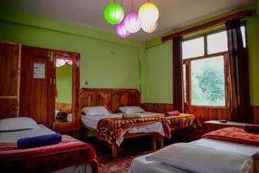 ユースホステル Yolo Backpackers   Manali