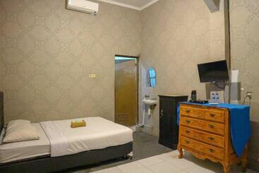 호텔 Reddoorz Near Tugu Yogyakarta 2