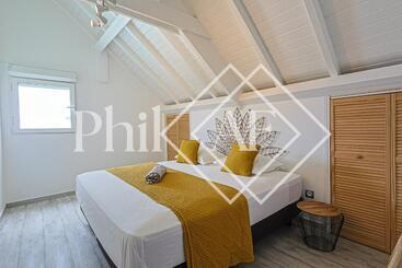 آپارتمانهای توریستها 5 Bed Rooms Front Beach Apartment At Orient Beach