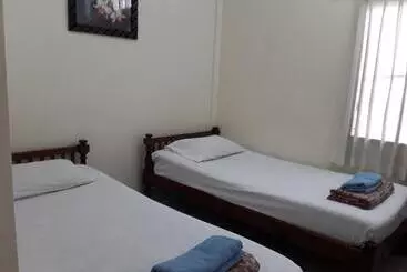 پانسیون Vitoonguesthouse2fanrooms & Aircondition