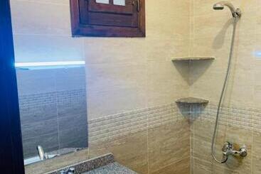 Жильё для туристов Relaxing 2 Bdrm With Strong Wi Fi And Private Garden