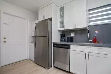 آپارتمانهای توریستها Blue Door Duplex Renovated Parking And Designed