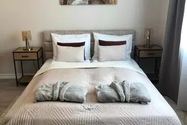 آپارتمان‌های توریست‌ها Modern Studio Apartment Near The Beach   5 Min Walk
