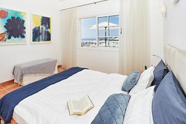 דירות לתיירים Stunning Villa With Breathtaking Ocean View