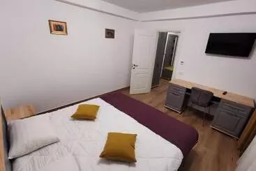 Majatalo Casa De Pe Vale