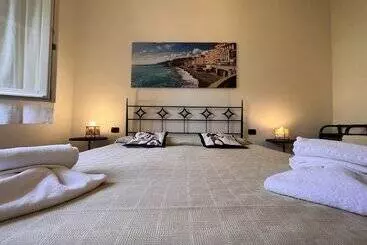 آپارتمان‌های توریست‌ها Joivy Enjoy The Silence