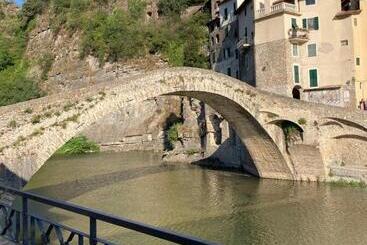 Turistihuoneistot La Tillanzia