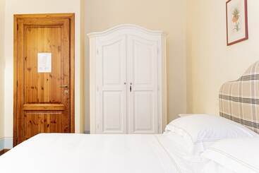 پانسیون Casa Uffizi Xiii Century Tower House Boutique