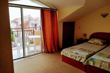 پانسیون Solis