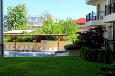 Huoneistohotelli комплекс бяла виста до плажа Complex Byala Vista Near The Beach