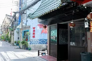 ユースホステル Taladnoi Paint House