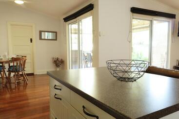 관광객 아파트 South Freo Bungalow   Winter Centre Of Cafes