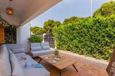 آپارتمانهای توریستها Villa Ibiza