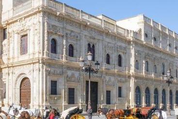 Aamiaismajoitus (B&B) Casa Palacio El Condestable De Sevilla