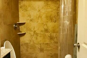 هتل آپارتمان Laugh, Eat, Sleep Downtown Wine Down 9e