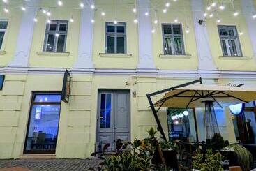 Turista apartmanok The Industrique Home 3 Bedroom Apartment