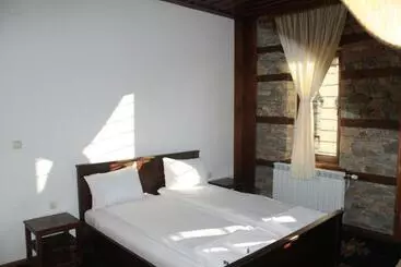 Pension Leshtenski Perli