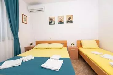 آپارتمان‌های توریست‌ها Apartments Kiki