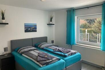 پانسیون Eastside Apartment 5