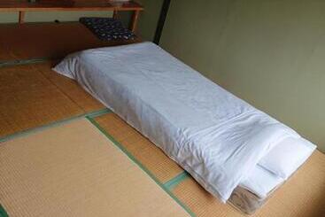 ビジネスホテル六号