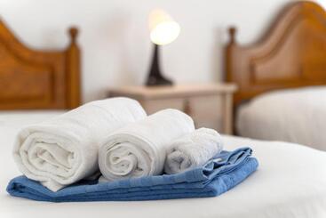 آپارتمانهای توریستها Villa Harpista In Guia By Ideal Homes