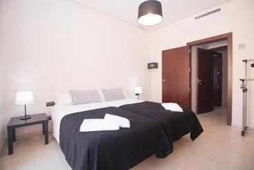 بنسيون Bet Apartments   Canovas Rooms