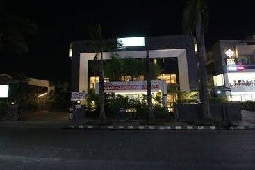 Hotell Treebo Grand Legacy Shahenshah