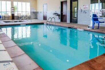 ホテル Comfort Inn & Suites Artesia