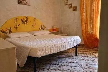 تختخواب و صبحانه Guest House Tra Rocce E Mare