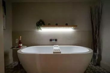 آپارتمان‌های توریست‌ها The Retreat At Dukes Townhouse