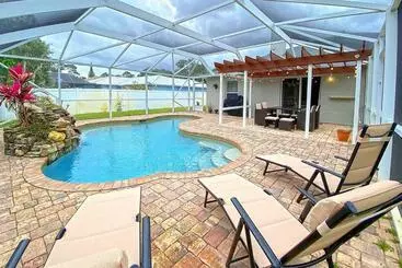 ツーリストアパートメント Newly Furnished/ Heated Pool/ Game Room/ 10 Mins To Beach
