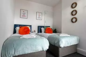 Apartamentos turísticos Central Location & Spacious Family & Contractors & Free Parking