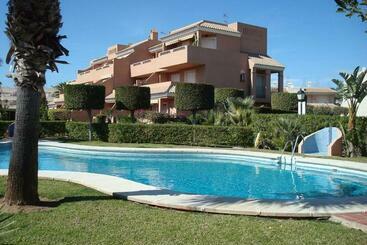 דירות לתיירים Ground Floor Naturist Studio With Terrace