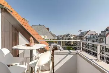 Apartamente turistice Spacious Duplex Apartment On Top Location In Knokke With Parking