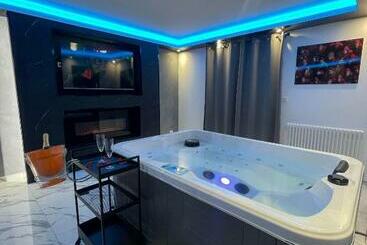 דירות לתיירים La Casa De Lové Suite Jacuzzi