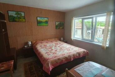 Apartamentos turísticos стая за гости ирина