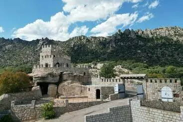 Apartamentos turísticos Magnífico Castillo Privado, Elevado En La Roca