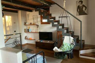 ツーリストアパートメント La Casa Dell Arte E Della Moda