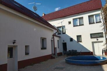 ツーリストアパートメント Ubytování U Mráků