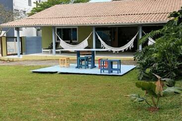 דירות לתיירים Charmoso Bangalô – Praia Grande – Beto Carrero