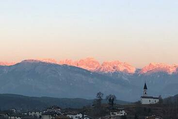 Apartamenty turystyczne Appartamento Luminoso, Giardino, Vista Dolomiti