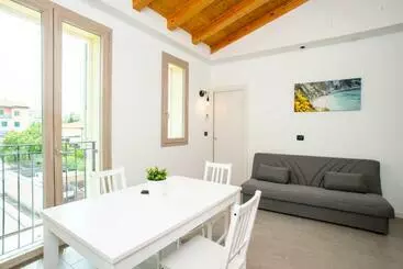 ツーリストアパートメント Dimora Mascagni   Goelba