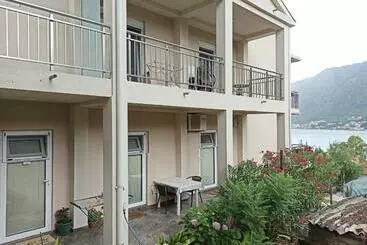 آپارتمان‌های توریست‌ها Java Apartments   S & J
