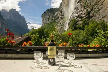Ferienwohnungen Lauterbrunnen Staubbach Beautiful Waterfall Apartment