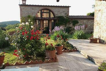 ツーリストアパートメント Podere Casalbosco   Idromassaggio E Panorama