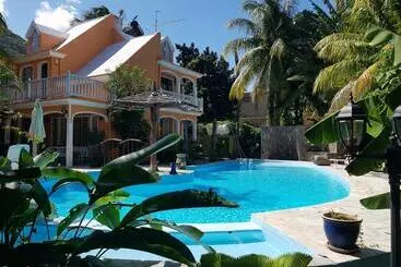 آپارتمانهای توریستها Villa Tourelle Of Paradise With Heated Bigprivate Pool May To Aug