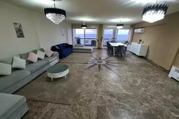 Turistihuoneistot Midpoint Sea View   Families Only