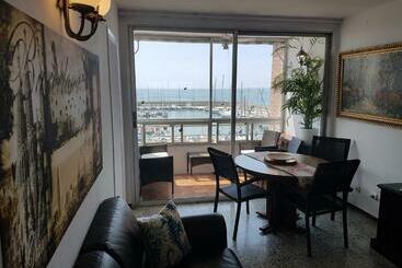 آپارتمانهای توریستها Lydia S Port Nautic & Beach