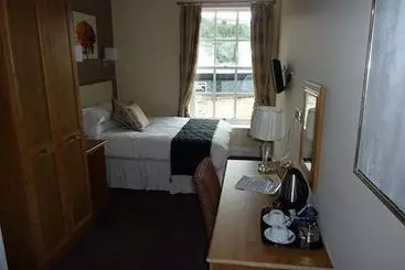 Отель The Queens , Q Bar & Bistro